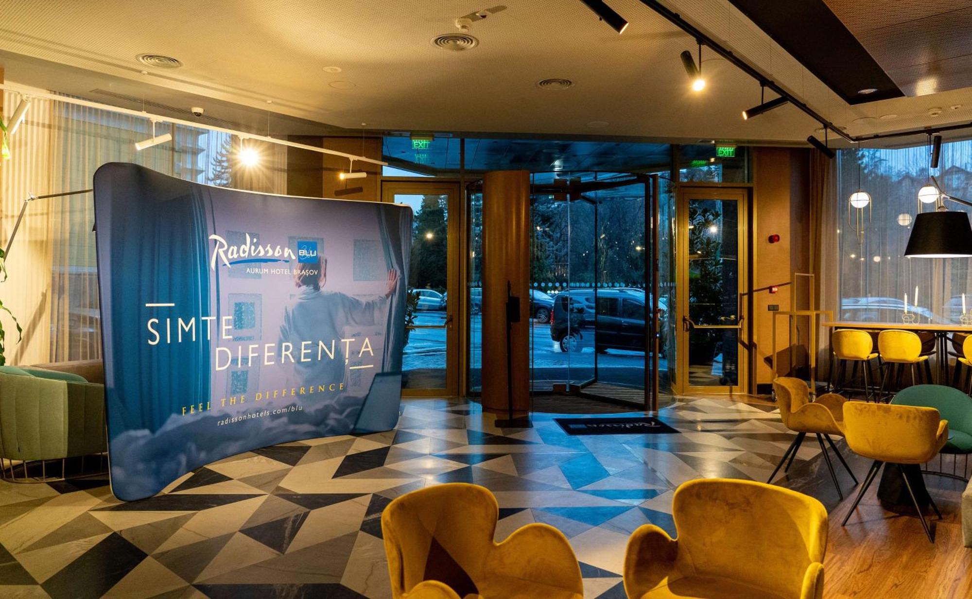 Radisson Blu Aurum Hotel, براشوف المظهر الخارجي الصورة Lobby of Radisson Blu in Belgrade