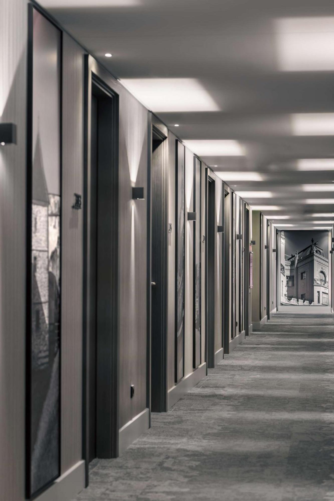 Radisson Blu Aurum Hotel, براشوف المظهر الخارجي الصورة A corridor at the University of Bath