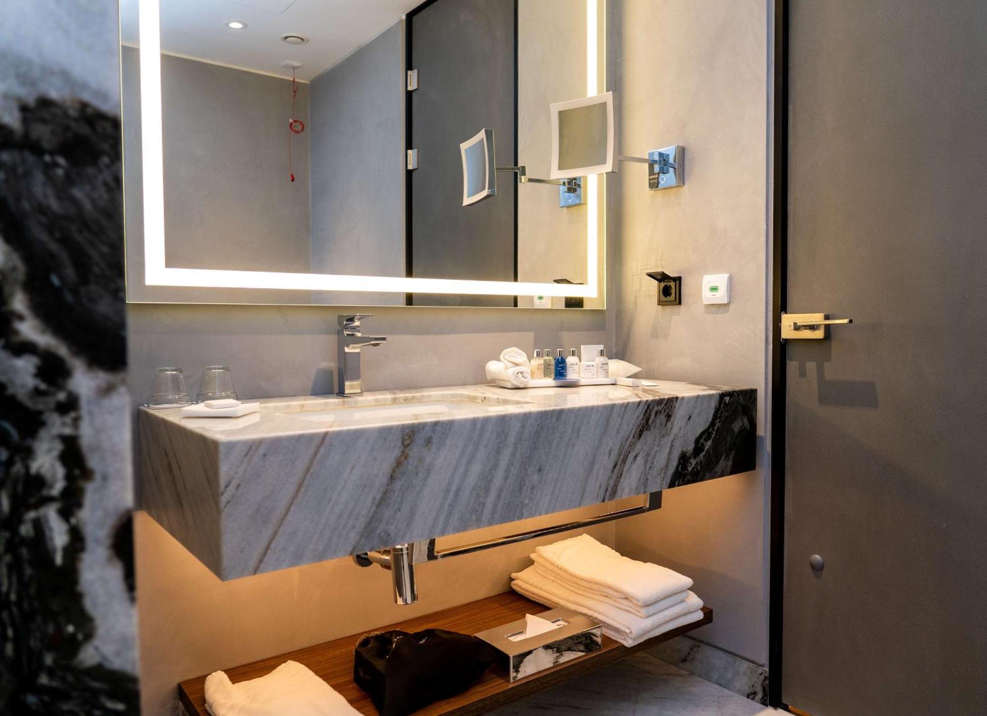 Radisson Blu Aurum Hotel, براشوف المظهر الخارجي الصورة Bathroom