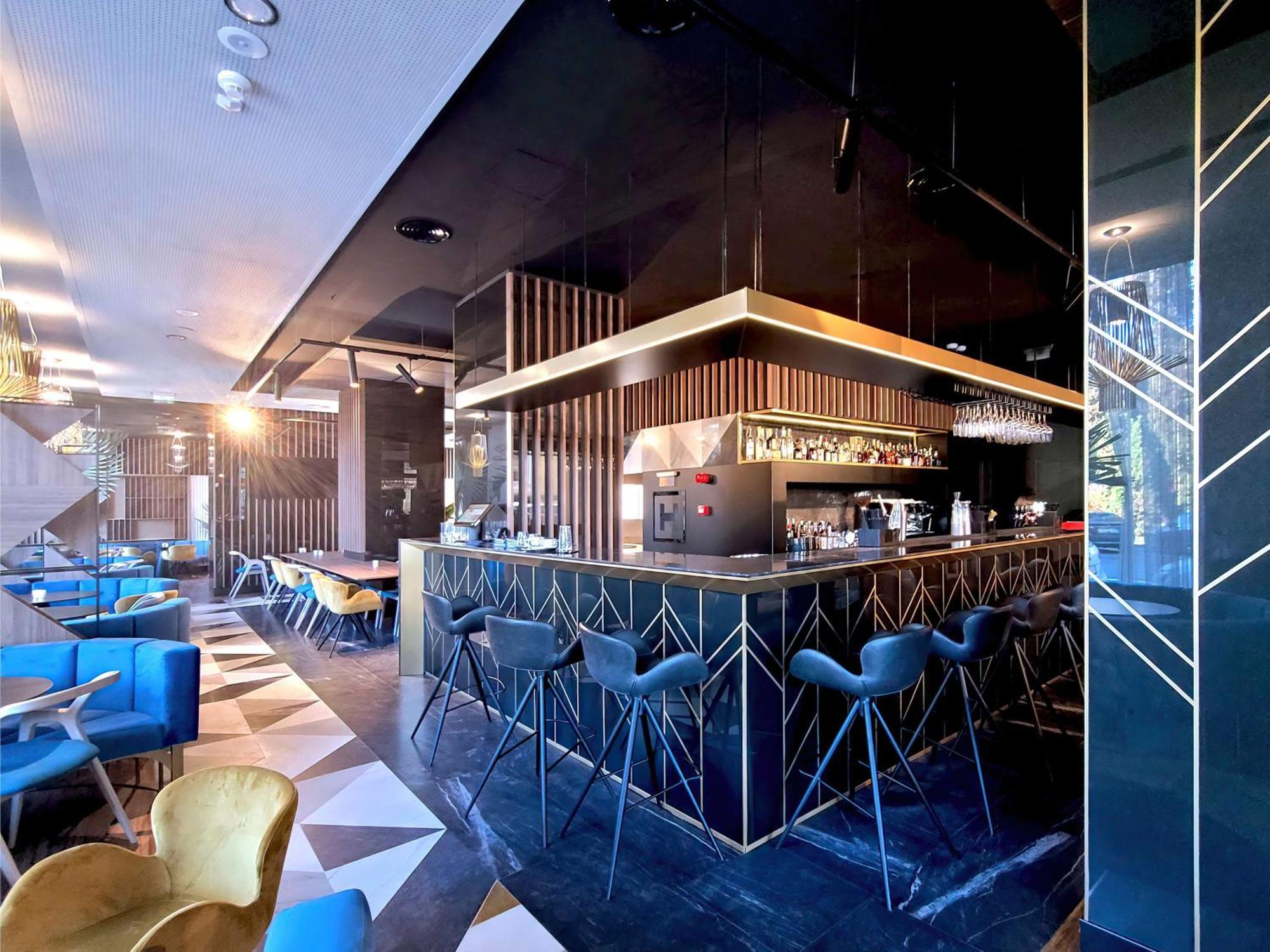 Radisson Blu Aurum Hotel, براشوف المظهر الخارجي الصورة The bar at the 101 lounge